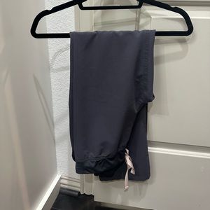 Figs Livingston Scrub Pants in Charcoal, size XS